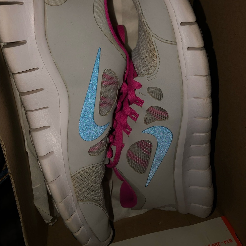 Nike runners size 4y free run